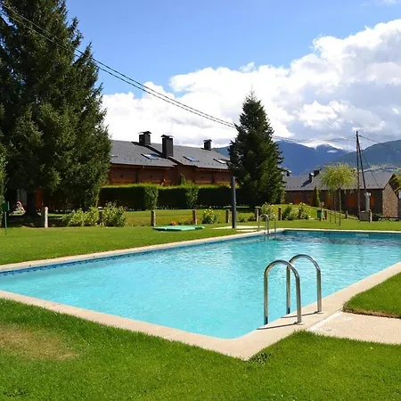En Con Piscina Apartment